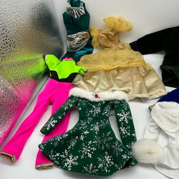 Lot of 7 doll clothes one Green Barbie - Picture 3 of 7